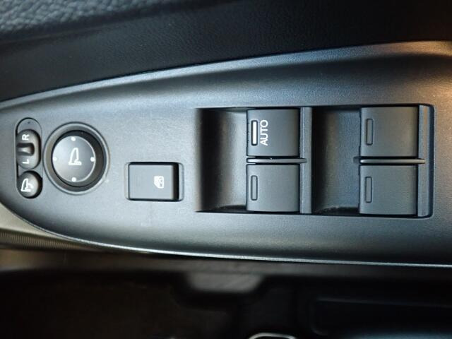 �d���i�[���h�A�~���[�E�p���[�E�B���h�E�������Ă��܂��B