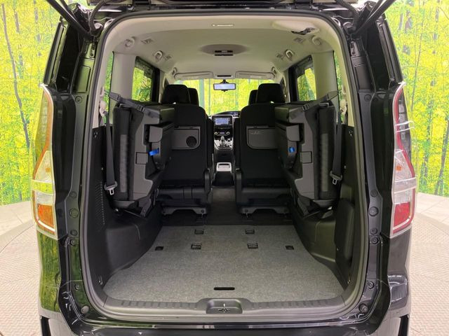 ���i�̂���������ʋ΁A���}���ɏ\���ȉ׎��X�y�[�X���m�ۂ��Ă���܂��B�Z�J���h�V�[�g��|���ƁA�傫�ȉו��̐ύڂ��\�ł���