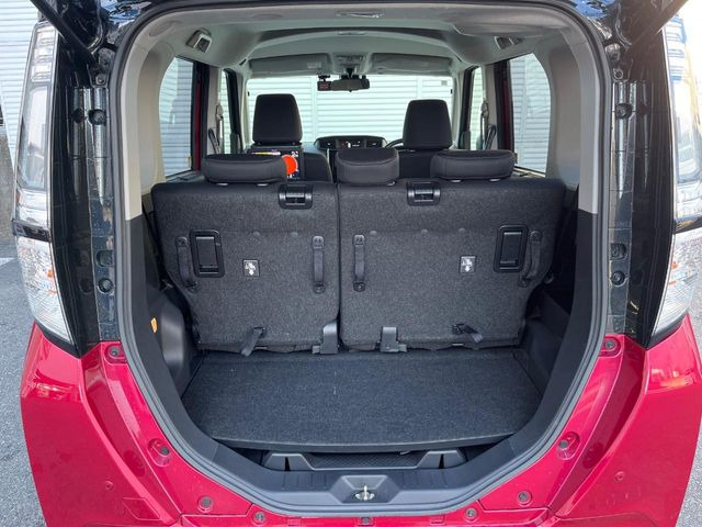 ���i�̂���������ʋ΁A���}���ɏ\���ȉ׎��X�y�[�X���m�ۂ��Ă���܂��B�Z�J���h�V�[�g��|���ƁA�傫�ȉו��̐ύڂ��\�ł���