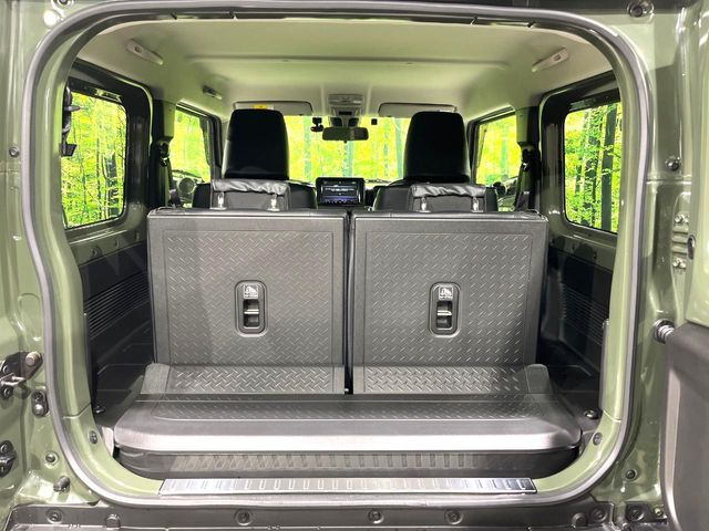 ���i�̂���������ʋ΁A���}���ɏ\���ȉ׎��X�y�[�X���m�ۂ��Ă���܂��B�Z�J���h�V�[�g��|���ƁA�傫�ȉו��̐ύڂ��\�ł���