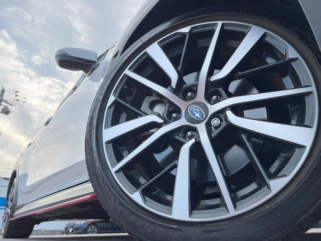 �y����19�C���`�A���~�z�C�[���z�O�ςɃ}�b�`���������A���~�z�C�[���𑕒����Ă���܂��B�e��ЊO�A���~�z�C�[����A�X�^�b�h���X�^�C�����戵�����Ă���܂��B���񂲑��k����������