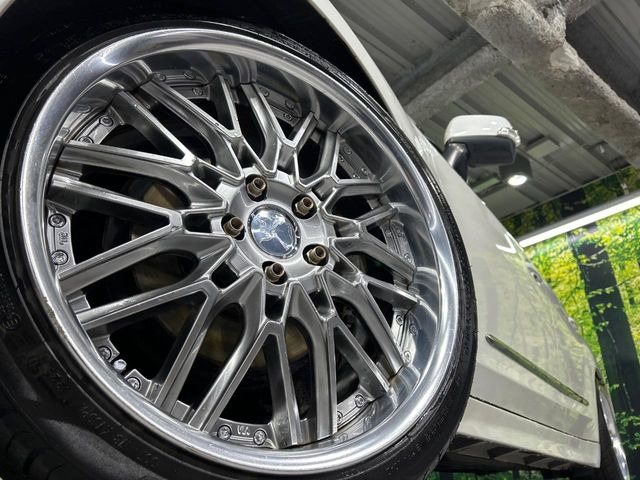 �y19�C���`�A���~�z�C�[���z�O�ςɃ}�b�`�����A���~�z�C�[���𑕒����Ă���܂��B�e��A���~�z�C�[����A�X�^�b�h���X�^�C�����戵�����Ă���܂��B���񂲑��k����������