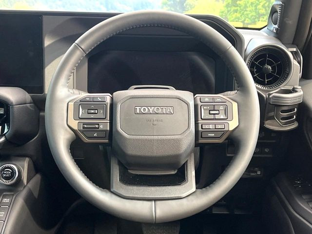 �y�����v�����X�e�A�����O�z�㎿�Ȋv���g�p���邱�ƂŁA��ɂ����������݂ƂĂ��^�]���₷���n���h���ł���