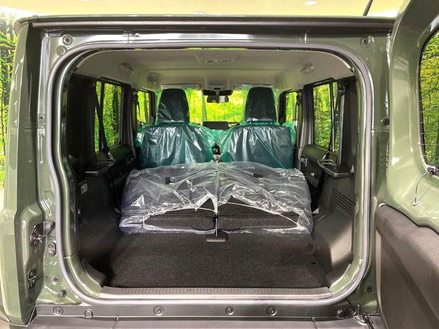 ���i�̂���������ʋ΁A���}���ɏ\���ȉ׎��X�y�[�X���m�ۂ��Ă���܂��B�Z�J���h�V�[�g��|���ƁA�傫�ȉו��̐ύڂ��\�ł���