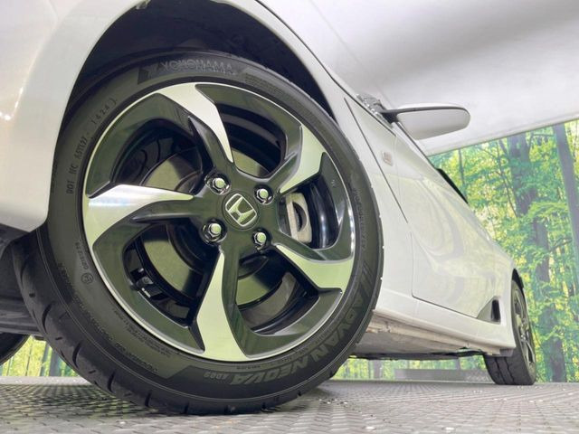 �y�����A���~�z�C�[���z�O�ςɃ}�b�`���������A���~�z�C�[���𑕒����Ă���܂��B�e��ЊO�A���~�z�C�[����A�X�^�b�h���X�^�C�����戵�����Ă���܂��B���񂲑��k����������