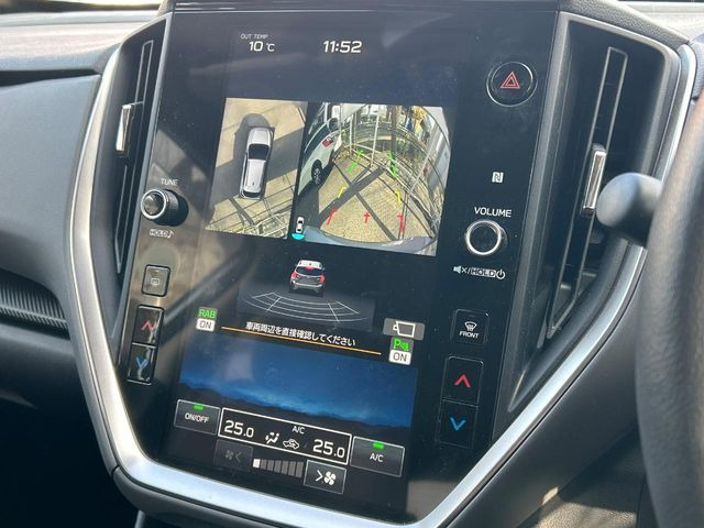 �y�}���`�e���C�����j�^�[�z�Ԃ̃t�����g��T�C�h�̃J�����摜�𓯎��Ƀ��j�^�[�\�����邱�ƂŁA���H�⋷�����𑖍s���ł����͂̏󋵊m�F���ł����S!�{�iSUV�ɂ��ꂵ�������ł���