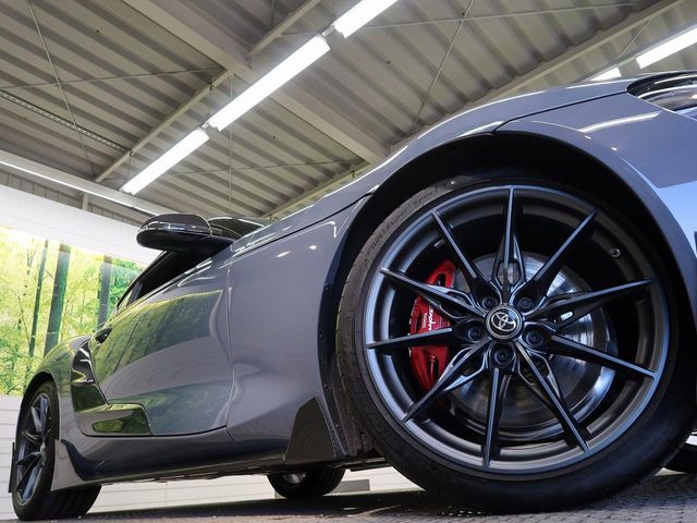 �y����19�C���`�A���~�z�C�[���z�O�ςɃ}�b�`���������A���~�z�C�[���𑕒����Ă���܂��B�e��ЊO�A���~�z�C�[����A�X�^�b�h���X�^�C�����戵�����Ă���܂��B���񂲑��k����������