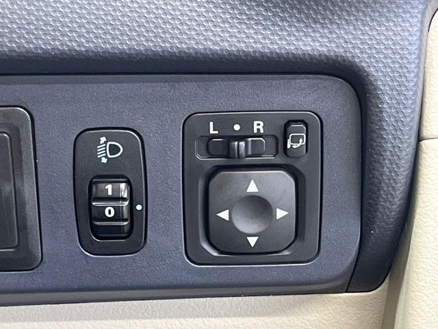 �y�d���i�[�~���[�z�T�C�h�~���[�͓d���i�[���ƂȂ��Ă���A�������ԏ�ł��L�Y�������X�N��}�����܂��B