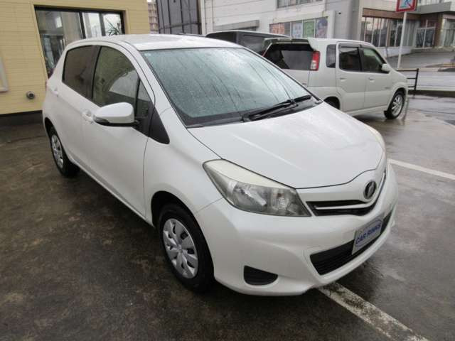 ヴィッツ1.3 F シエル 4WD