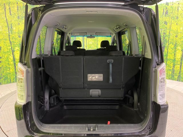 ���i�̂���������ʋ΁A���}���ɏ\���ȉ׎��X�y�[�X���m�ۂ��Ă���܂��B�Z�J���h�V�[�g��|���ƁA�傫�ȉו��̐ύڂ��\�ł���