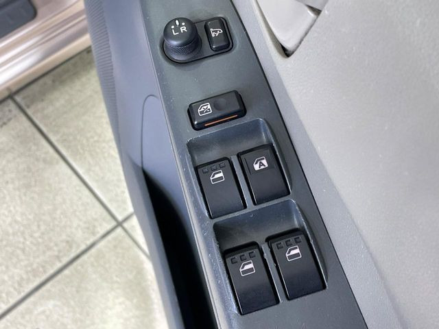 �y�d���i�[�~���[�z�T�C�h�~���[�͓d���i�[���ƂȂ��Ă���A�������ԏ�ł��L�Y�������X�N��}�����܂��B