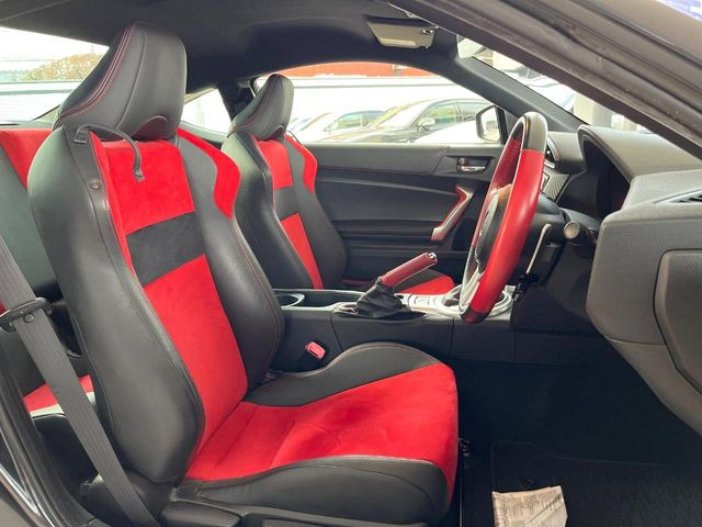 �y�n�[�t���U�[�V�[�g�z�������ƍ���S�n�𗼗������l�C�̃V�[�g���w�ʁE���ʂ̃t�@�u���b�N�f�ނ́A�ʋC���̗ǂ��⊊��ɂ����ɗD��Ă��܂��B�C���╞���ɍ��E���ꂸ���K�ɂ���肢�������܂��B