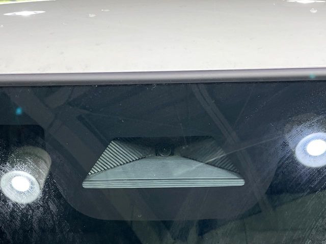 �y�z���_�Z���V���O�z���s���ɑO���̎ԗ�����F�����A�Փ˂������Ȏ��͌x��ƃu���[�L�ŏՓˉ���Ɣ�Q�y�����A�V�X�g�B�����S�Ƀh���C�u�����y���݂��������܂��B