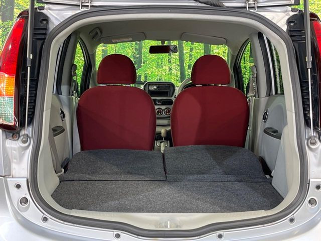 ���i�̂���������ʋ΁A���}���ɏ\���ȉ׎��X�y�[�X���m�ۂ��Ă���܂��B�Z�J���h�V�[�g��|���ƁA�傫�ȉו��̐ύڂ��\�ł���