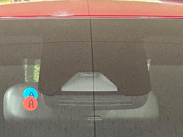 �y�g���^�Z�[�t�e�B�Z���X�z���s���ɑO���̎ԗ�����F�����A�Փ˂������Ȏ��͌x��ƃu���[�L�ŏՓˉ���Ɣ�Q�y�����A�V�X�g�B�����S�Ƀh���C�u�����y���݂��������܂��B