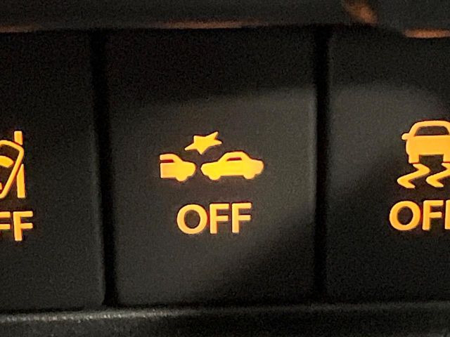 �y�X�Y�L �Z�[�t�e�B�T�|�[�g�z���s���ɑO���̎ԗ�����F�����A�Փ˂������Ȏ��͌x��ƃu���[�L�ŏՓˉ���Ɣ�Q�y�����A�V�X�g�B�����S�Ƀh���C�u�����y���݂��������܂��B