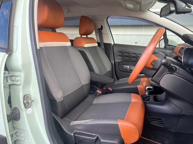 ���O��:�������Ƃ����h���C�o�[�X�y�[�X�ŁA�����Ԃ̉^�]�ł����K�ɂ��߂������������܂��B