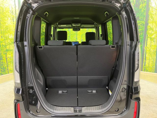 後席を格納すると、これだけの広さが!シーンに合わせたシートアレンジで、大きな荷物も積むことが出来ます♪