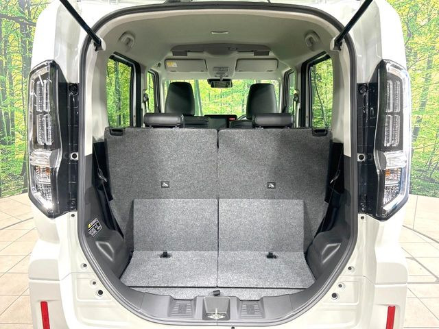 ���i�̂���������ʋ΁A���}���ɏ\���ȉ׎��X�y�[�X���m�ۂ��Ă���܂��B�Z�J���h�V�[�g��|���ƁA�傫�ȉו��̐ύڂ��\�ł���