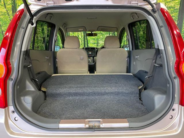 ���i�̂���������ʋ΁A���}���ɏ\���ȉ׎��X�y�[�X���m�ۂ��Ă���܂��B�Z�J���h�V�[�g��|���ƁA�傫�ȉו��̐ύڂ��\�ł���