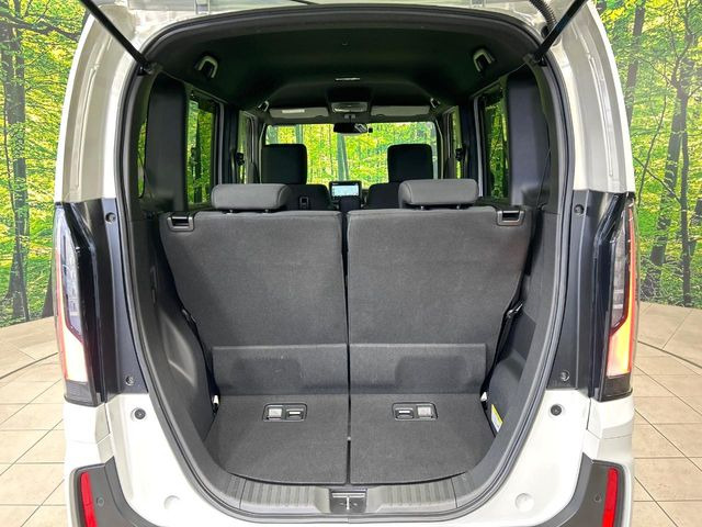 ���i�̂���������ʋ΁A���}���ɏ\���ȉ׎��X�y�[�X���m�ۂ��Ă���܂��B�Z�J���h�V�[�g��|���ƁA�傫�ȉו��̐ύڂ��\�ł���