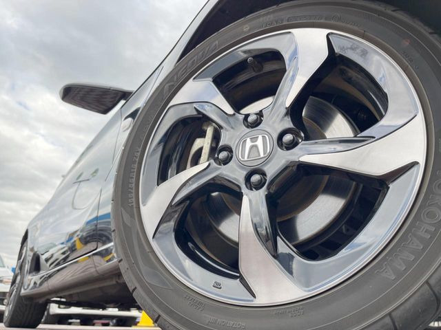 �y�O���[�h��p����15�C���`�A���~�z�C�[���z�f�U�C�����̍��������A���~�z�C�[���𑕒����Ă���܂��B�e��ЊO�A���~�z�C�[����A�X�^�b�h���X�^�C�����戵�����Ă���܂��B���񂲑��k����������