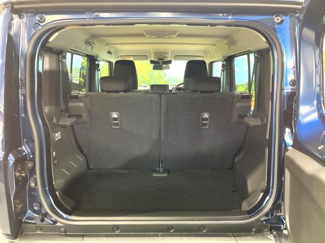 ���i�̂���������ʋ΁A���}���ɏ\���ȉ׎��X�y�[�X���m�ۂ��Ă���܂��B�Z�J���h�V�[�g��|���ƁA�傫�ȉו��̐ύڂ��\�ł���