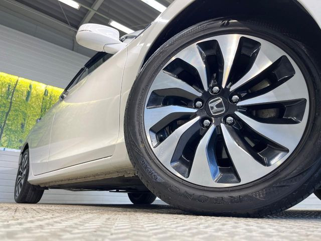 �y����17�C���`�A���~�z�C�[���z�O�ςɃ}�b�`���������A���~�z�C�[���𑕒����Ă���܂��B�e��ЊO�A���~�z�C�[����A�X�^�b�h���X�^�C�����戵�����Ă���܂��B���񂲑��k����������