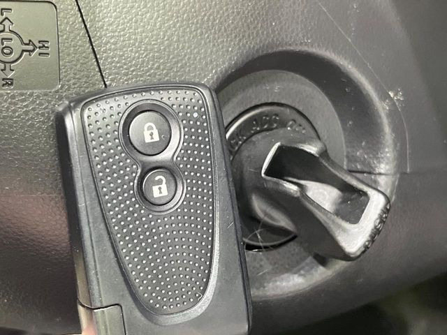 �y�L�[�t���[�V�X�e���z�J�o����|�P�b�g�ɓ��ꂽ�܂܂ł��h�A�̎{���E�������\�ȃX�}�[�g�L�[�𑕔��B�G���W���̃I���E�I�t�����J�M�����o���K�v����������Ƃ��Ă��֗��ł���