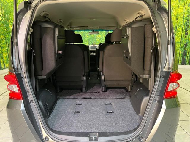 ���i�̂���������ʋ΁A���}���ɏ\���ȉ׎��X�y�[�X���m�ۂ��Ă���܂��B�Z�J���h�V�[�g��|���ƁA�傫�ȉו��̐ύڂ��\�ł���