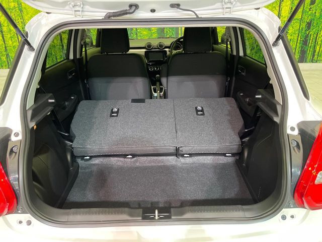 ���i�̂���������ʋ΁A���}���ɏ\���ȉ׎��X�y�[�X���m�ۂ��Ă���܂��B�Z�J���h�V�[�g��|���ƁA�傫�ȉו��̐ύڂ��\�ł���