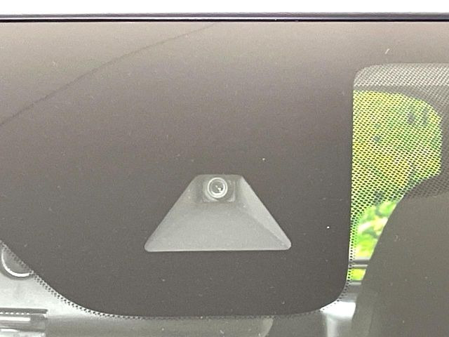 �y�C���e���W�F���g�G�}�[�W�F���V�[�u���[�L�z�t�����g�J�����őO���̎ԗ�����s�҂����m�B�Փ˂������Ȏ��͏Փ˔�Q�y���u���[�L���쓮�A�Փˉ�����T�|�[�g�B�����S�Ƀh���C�u�����y���݂��������܂��B