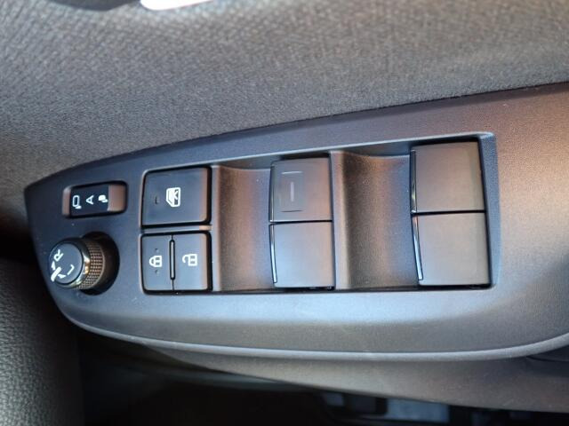 �d���i�[���h�A�~���[�E�p���[�E�B���h�E�������Ă��܂��B