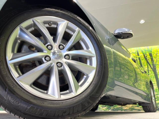 �y����17�C���`�A���~�z�C�[���z�O�ςɃ}�b�`���������A���~�z�C�[���𑕒����Ă���܂��B�e��ЊO�A���~�z�C�[����A�X�^�b�h���X�^�C�����戵�����Ă���܂��B���񂲑��k����������