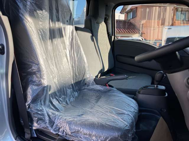 �܂��Ƀr�[���V�[�g�����������܂܂̃L���C�ȃV�[�g�ł���