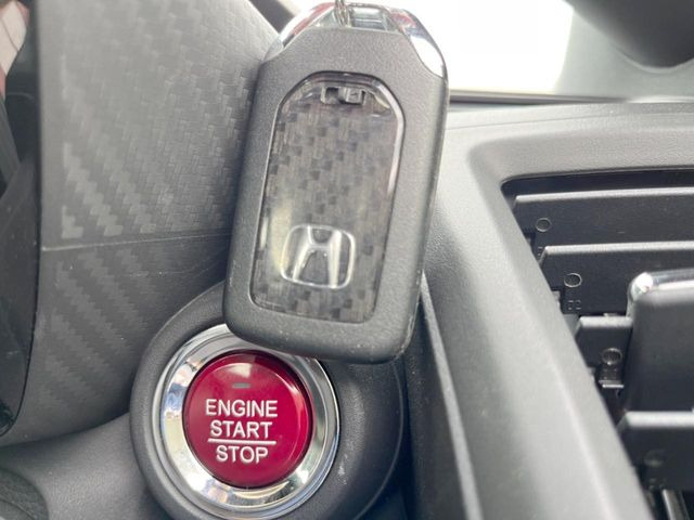 �yHonda�X�}�[�g�L�[�z�J�o����|�P�b�g�ɓ��ꂽ�܂܂ł��h�A�̎{���E�������\�ȃX�}�[�g�L�[�𑕔��B�G���W���̃I���E�I�t�����J�M�����o���K�v����������Ƃ��Ă��֗��ł���