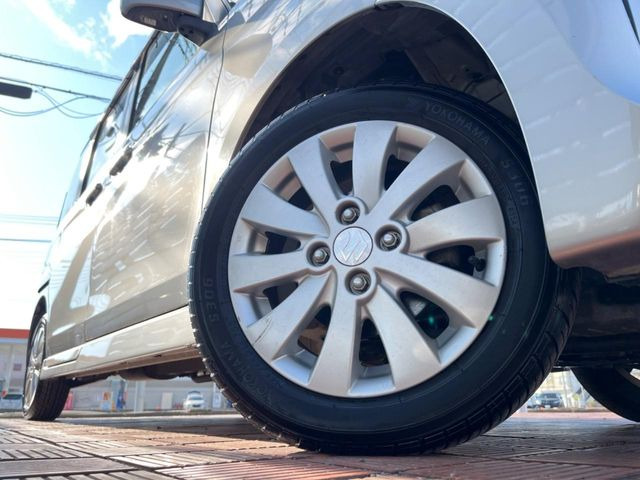 �y����14�C���`�A���~�z�C�[���z�O�ςɃ}�b�`���������A���~�z�C�[���𑕒����Ă���܂��B�e��ЊO�A���~�z�C�[����A�X�^�b�h���X�^�C�����戵�����Ă���܂��B���񂲑��k����������