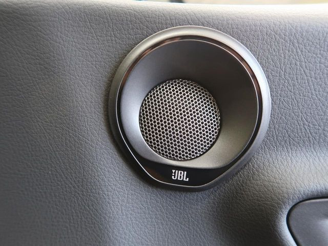 �yJBL�T�E���h�V�X�e���z���[�J�[�I�v�V�����̍��i�ʃT�E���h�V�X�e���𓋍ځB��p�̃`���[�j���O���{���ꂽ�召�l�X�ȃX�s�[�J�[����ǎ��ȃT�E���h���t�ł��A�Տꊴ���ӂ�鉹����Ԃ����o���܂��B