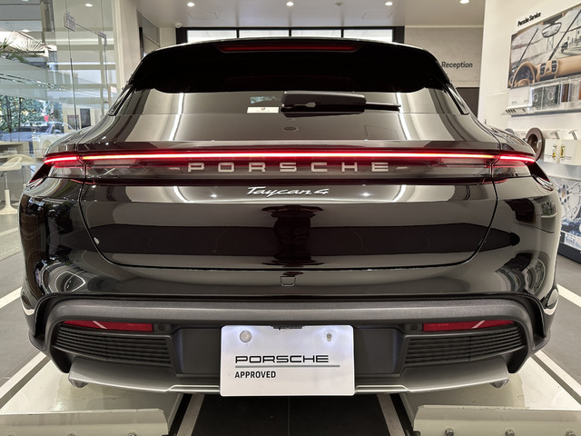 タイカンクロスツーリスモ4 4シート 4WD