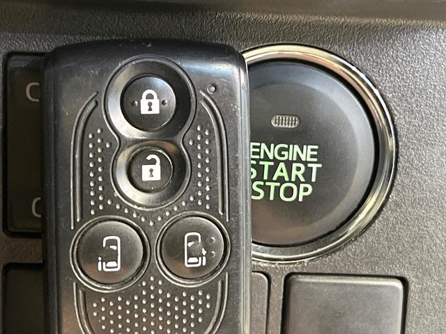 �y�L�[�t���[�V�X�e���z�J�o����|�P�b�g�ɓ��ꂽ�܂܂ł��h�A�̎{���E�������\�ȃX�}�[�g�L�[�𑕔��B�G���W���̃I���E�I�t�����J�M�����o���K�v����������Ƃ��Ă��֗��ł���