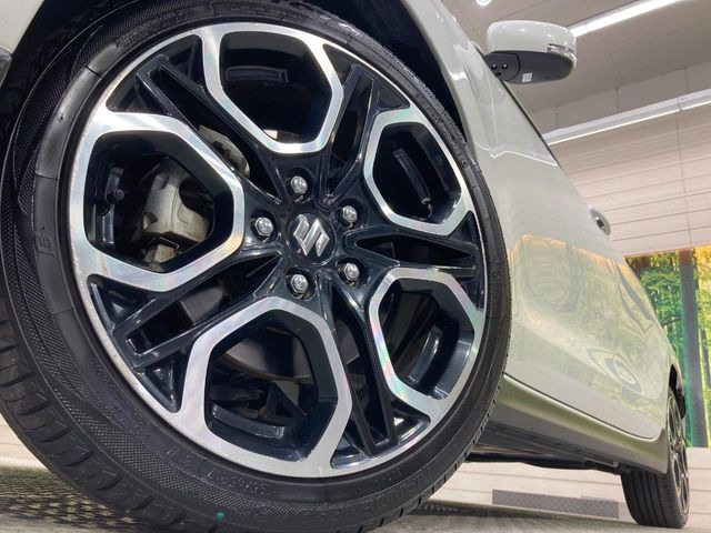 �y�����A���~�z�C�[���z�f�U�C�����̍��������A���~�z�C�[���𑕒����Ă���܂��B�e��ЊO�A���~�z�C�[����A�X�^�b�h���X�^�C�����戵�����Ă���܂��B���񂲑��k����������