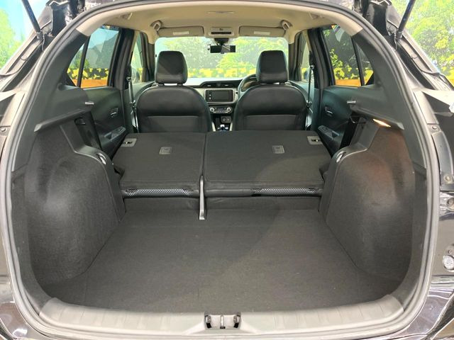後席を格納すると、これだけの広さが!シーンに合わせたシートアレンジで、大きな荷物も積むことが出来ます♪