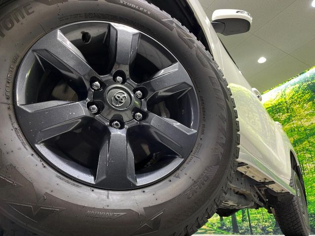 �y����17�C���`�A���~�z�C�[���z�O�ςɃ}�b�`���������A���~�z�C�[���𑕒����Ă���܂��B�e��ЊO�A���~�z�C�[����A�X�^�b�h���X�^�C�����戵�����Ă���܂��B���񂲑��k����������