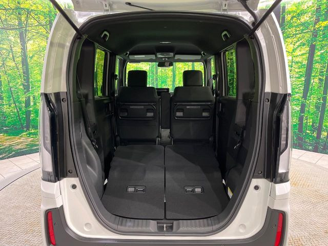 ���i�̂���������ʋ΁A���}���ɏ\���ȉ׎��X�y�[�X���m�ۂ��Ă���܂��B�Z�J���h�V�[�g��|���ƁA�傫�ȉו��̐ύڂ��\�ł���