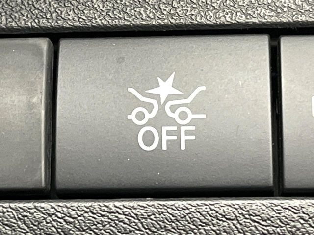 【インテリジェントエマージェンシーブレーキ】フロントカメラで前方の車両や歩行者を検知。衝突しそうな時は衝突被害軽減ブレーキが作動、衝突回避をサポート。より安全にドライブをお楽しみいただけます。