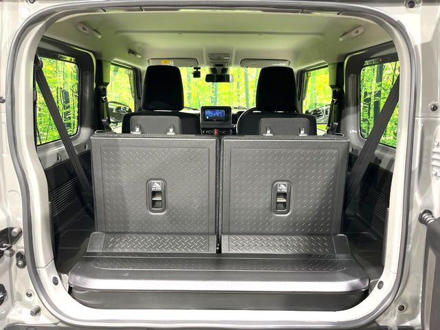 ���i�̂���������ʋ΁A���}���ɏ\���ȉ׎��X�y�[�X���m�ۂ��Ă���܂��B�Z�J���h�V�[�g��|���ƁA�傫�ȉו��̐ύڂ��\�ł���