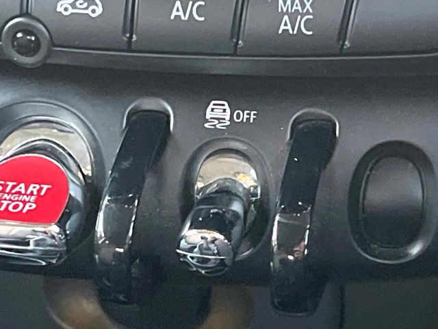 ��������h�~���u:�g���N�V�����R���g���[������ăJ�[�u���s���ȂǂŎԗ��̐�����s���Ă���܂��B