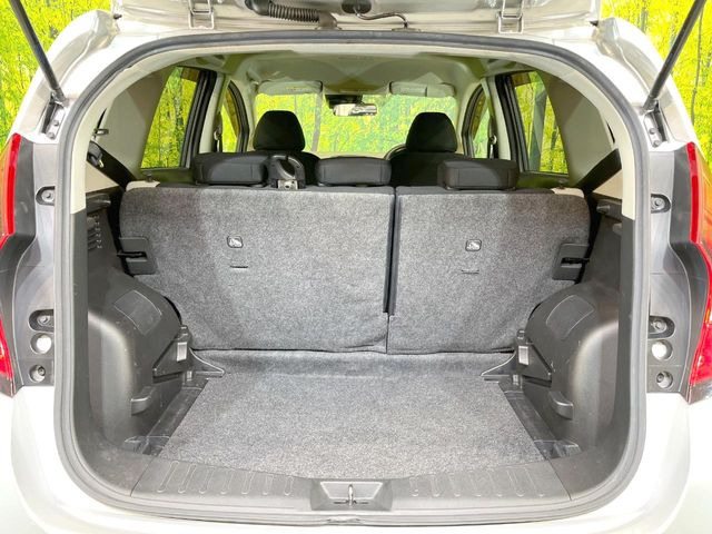 ���i�̂���������ʋ΁A���}���ɏ\���ȉ׎��X�y�[�X���m�ۂ��Ă���܂��B�Z�J���h�V�[�g��|���ƁA�傫�ȉו��̐ύڂ��\�ł���