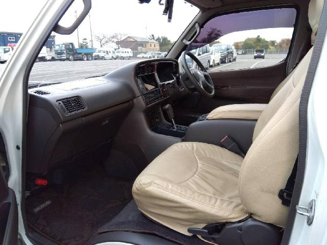 ハイエース3.0 リビングサルーンEX ディーゼル 4WD