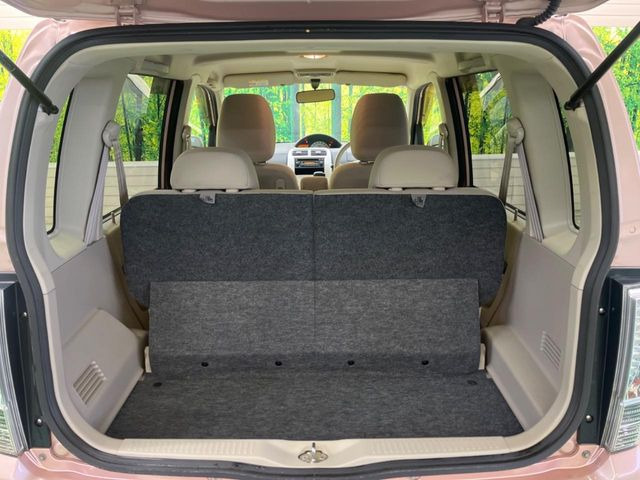 ���i�̂���������ʋ΁A���}���ɏ\���ȉ׎��X�y�[�X���m�ۂ��Ă���܂��B�Z�J���h�V�[�g��|���ƁA�傫�ȉו��̐ύڂ��\�ł���